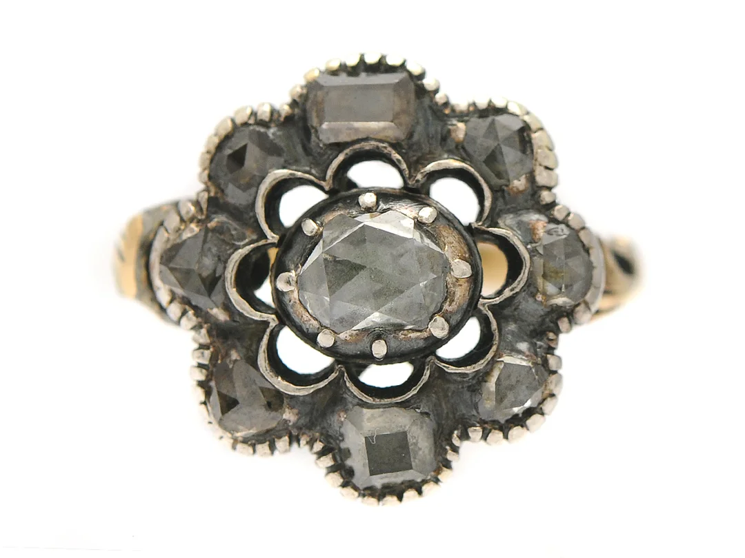 RING, 18K guld/silver, rosenslipade diamanter, antik, stl 17 mm, vikt 4,4 g, tennlödd, 3 skadade diamanter. — Smycken/Ring — Kaplans