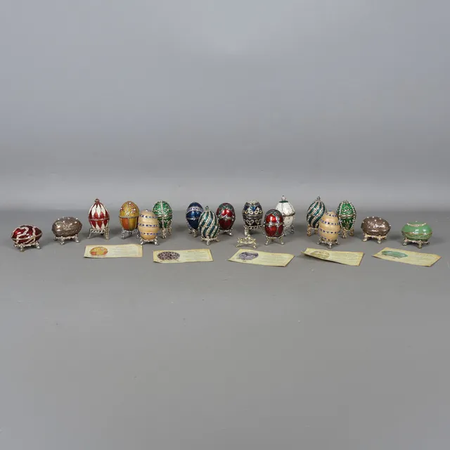 A COLLECTION OF ATLAS EDITION FABERGE STYLE EGG ORNAMENTS (QTY).