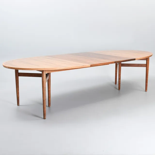 ARNE VODDER. Ovalt spisebord af palisander med to tillægsplader, model nr. 212, Sibast, Danmark, ca. 1960'erne, (3).