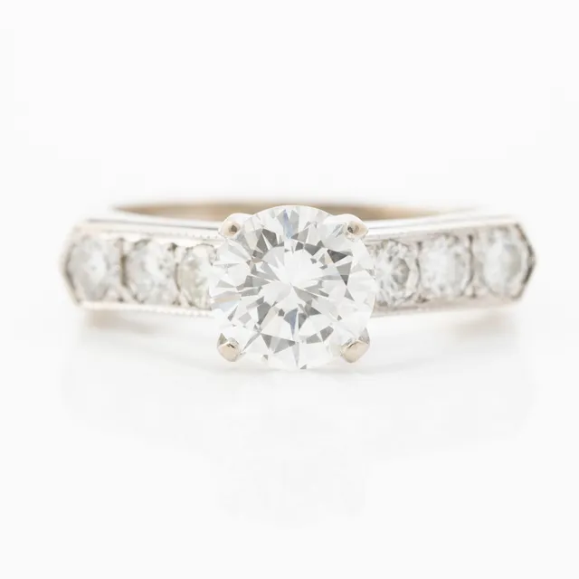 Ring, 18K vitguld med briljantslipade diamanter.