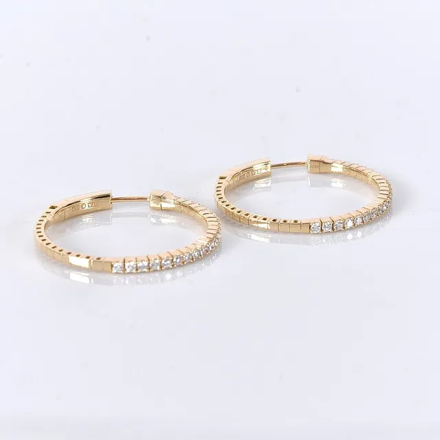 DIAMANTCREOLER, ett par, 0,82ct, 18K.