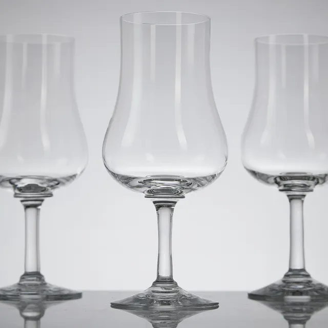 GUNNAR CYRÉN. "Elixir", vinprovarglas, 12 st., klar glasmassa, Orrefors.