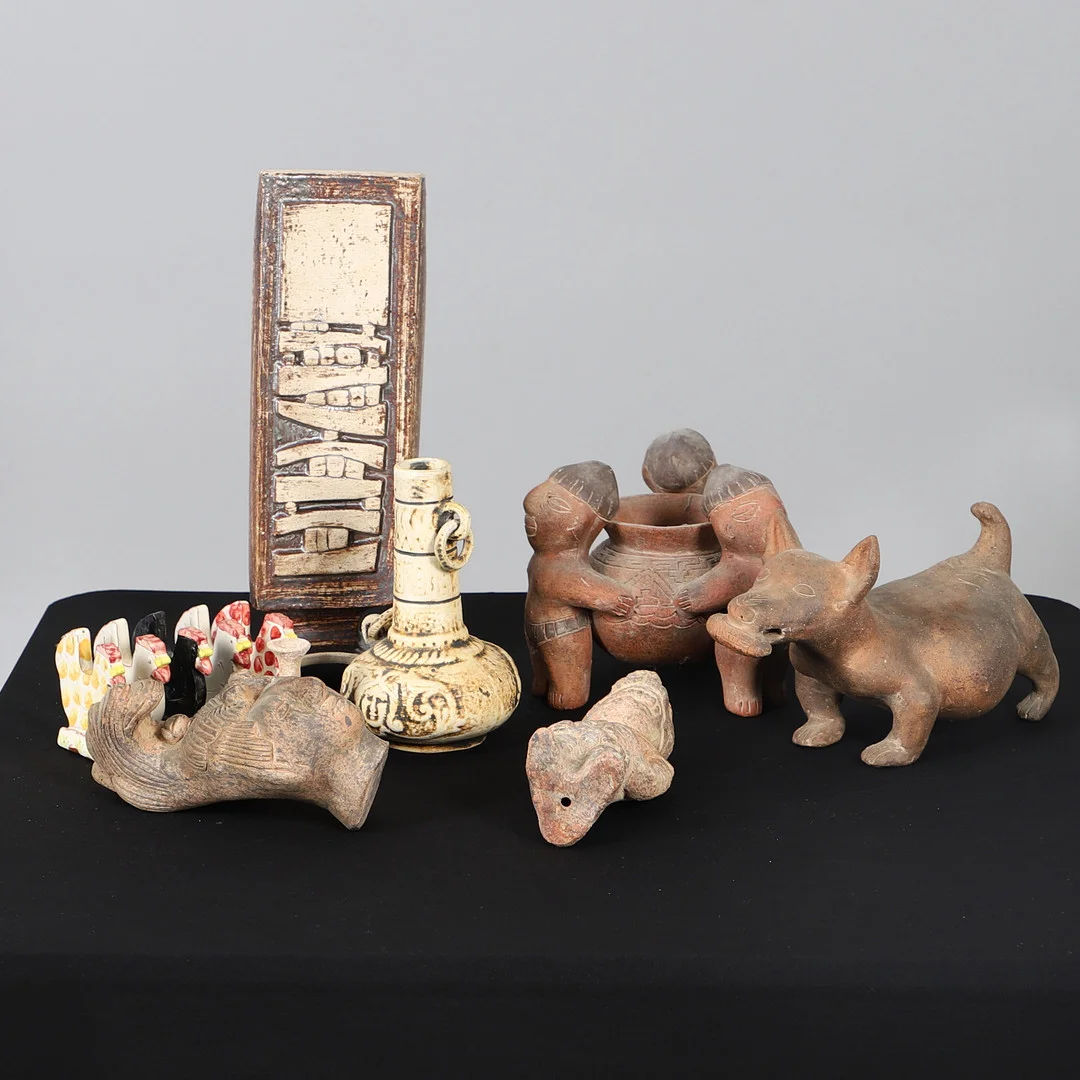 A GROUP OF PERUVIAN POTTERY ITEMS. — Rest of the world — Lawrences Auctioneers