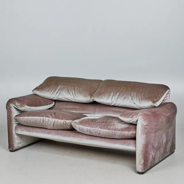 VICO MAGISTRETTI. Cassina, Sofa / Couch, Modell 'Maralunga', Stahl, Samt, Kunststoff, Entwurf 1973, Italien.