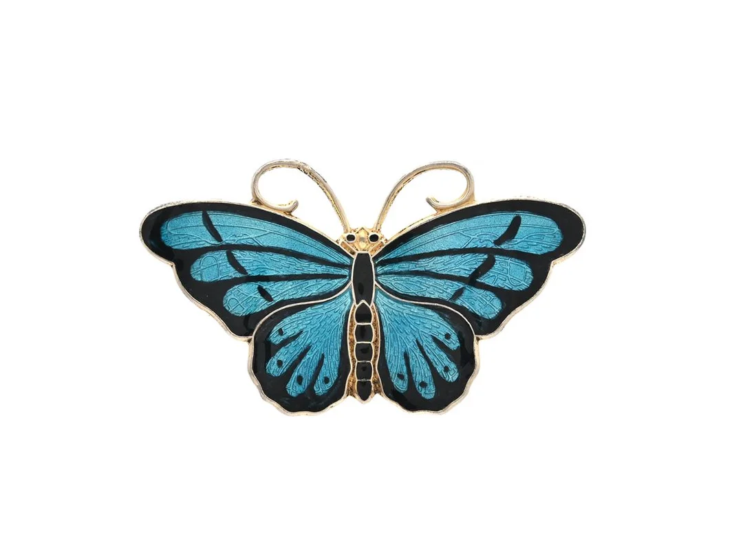 BROSCH, förgyllt sterlingsilver, emalj, Hroar Prydz, Norge, mått 27x45 mm, vikt 9,2 g. — Smycken/Brosch — Kaplans