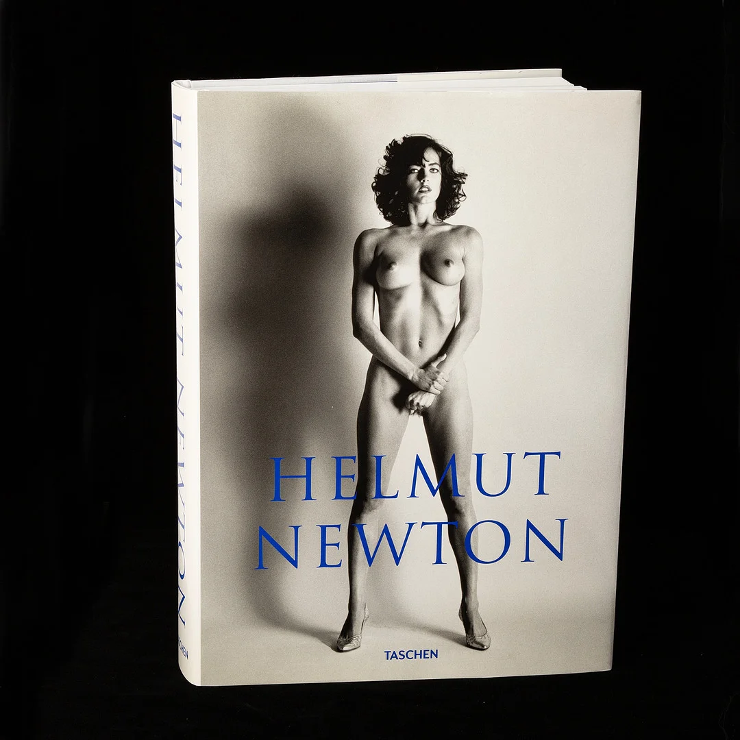 HELMUT NEWTON. Fotobok, "Sumo", Taschen, editerad av June Newton, 2009. — Books — Stockholms Auktionsverk Göteborg