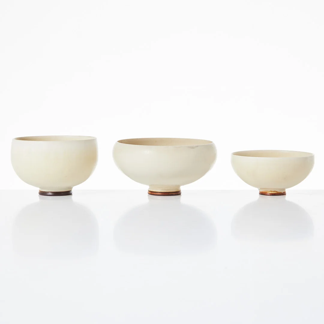 BERNDT FRIBERG. Skålar 3 st, stengods, signerad, Gustavsbergs studio. — European — Stockholms Auktionsverk Fine Art