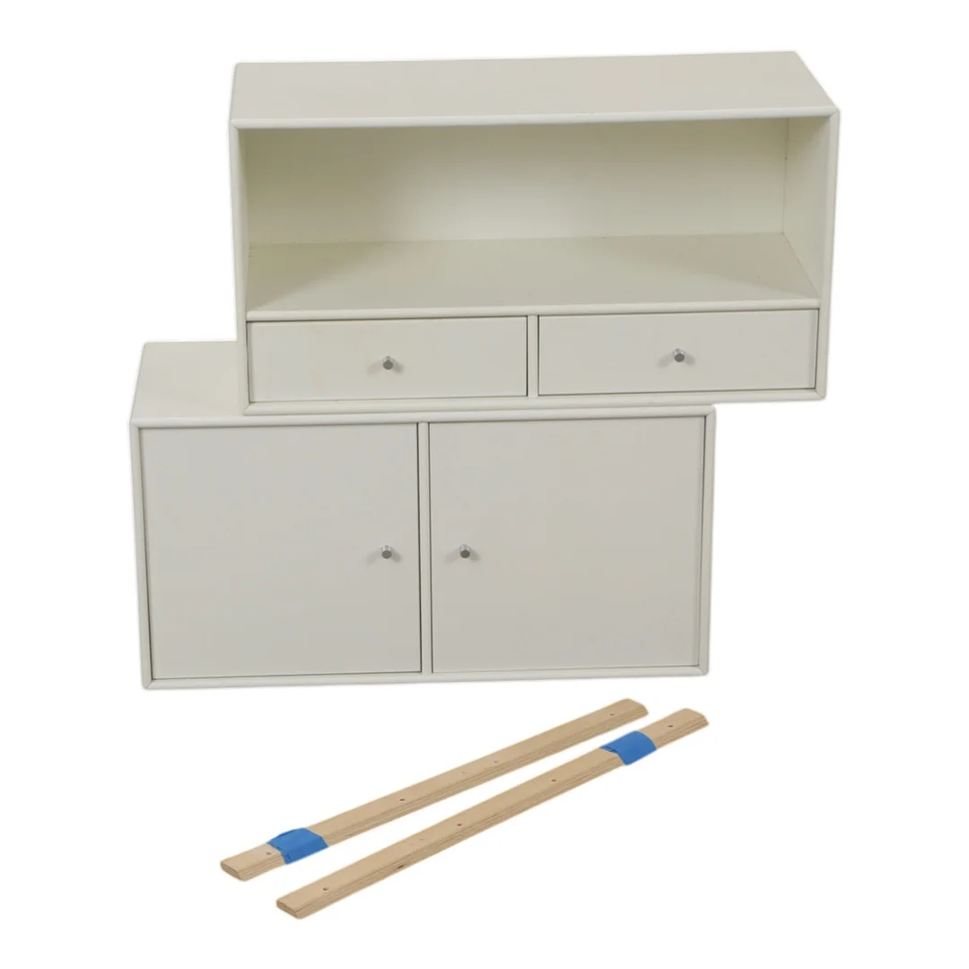 PETER J LASSEN (1930-2019). To Montana moduler af hvidlakeret mdf (2+2). — Cupboards, Cabinets & Shelves — Bidstrup Auktioner