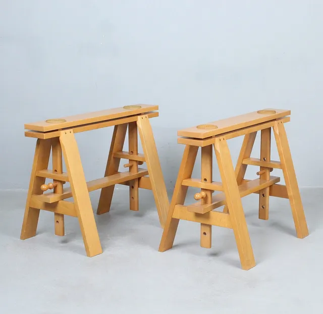 ACHILLE & PIER GIACOMO CASTIGLIONI. Zanotta. Gestelle / Tischböcke, Modell 'Leonardo', Buchenholz, Italien.