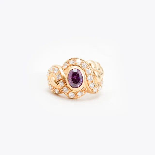 Ring, 18k guld, syntetiska stenar, vikt ca 6,4 gram.