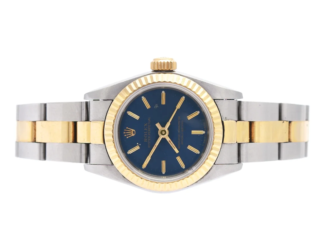 ROLEX, Oyster Perpetual (T Swiss Made T), Chronometer, Ref nr. 67193, Serie nr. W500576, Cal 2130, Verk nr. 3445581, Boett nr. 67000, damur, 26 mm, stål/guld, automatisk, safirglas (nagg), skadad urtavla, defekt, skadad krona/kronhals, Oysterlänk, viklås, Ref nr. 78343-18-Z2/466 B, ca 1997. — Klockor/Rolex — Kaplans