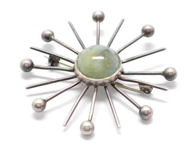 BROSCH, silver, cabochonslipad akvamarin, diameter 5,5 cm, vikt 10 g, stämplad 1963.