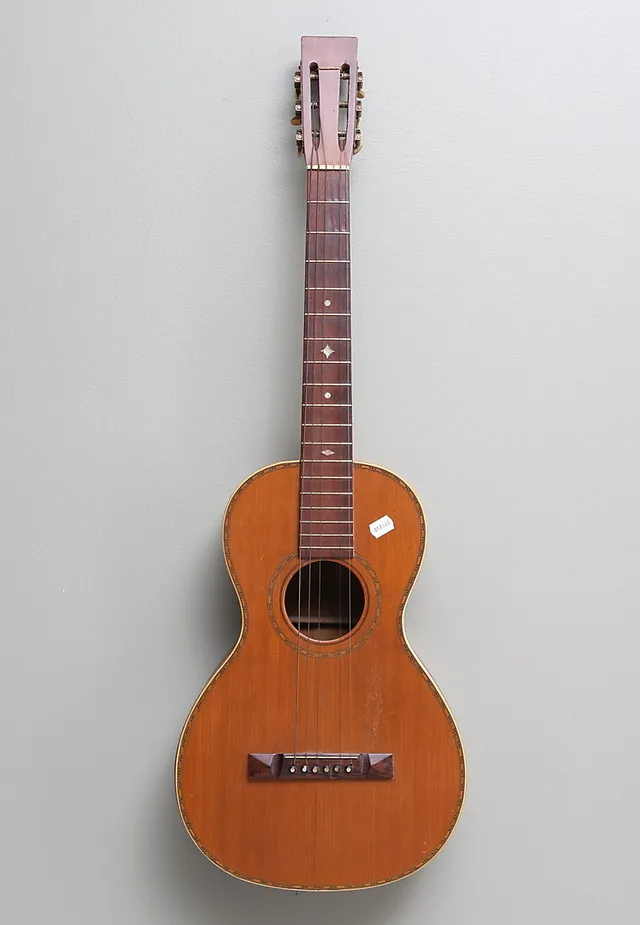 AKUSTISK GITARR.