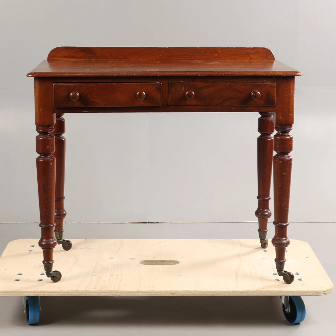 A VICTORIAN MAHOGANY SIDE TABLE. — Tables — Bishop & Miller