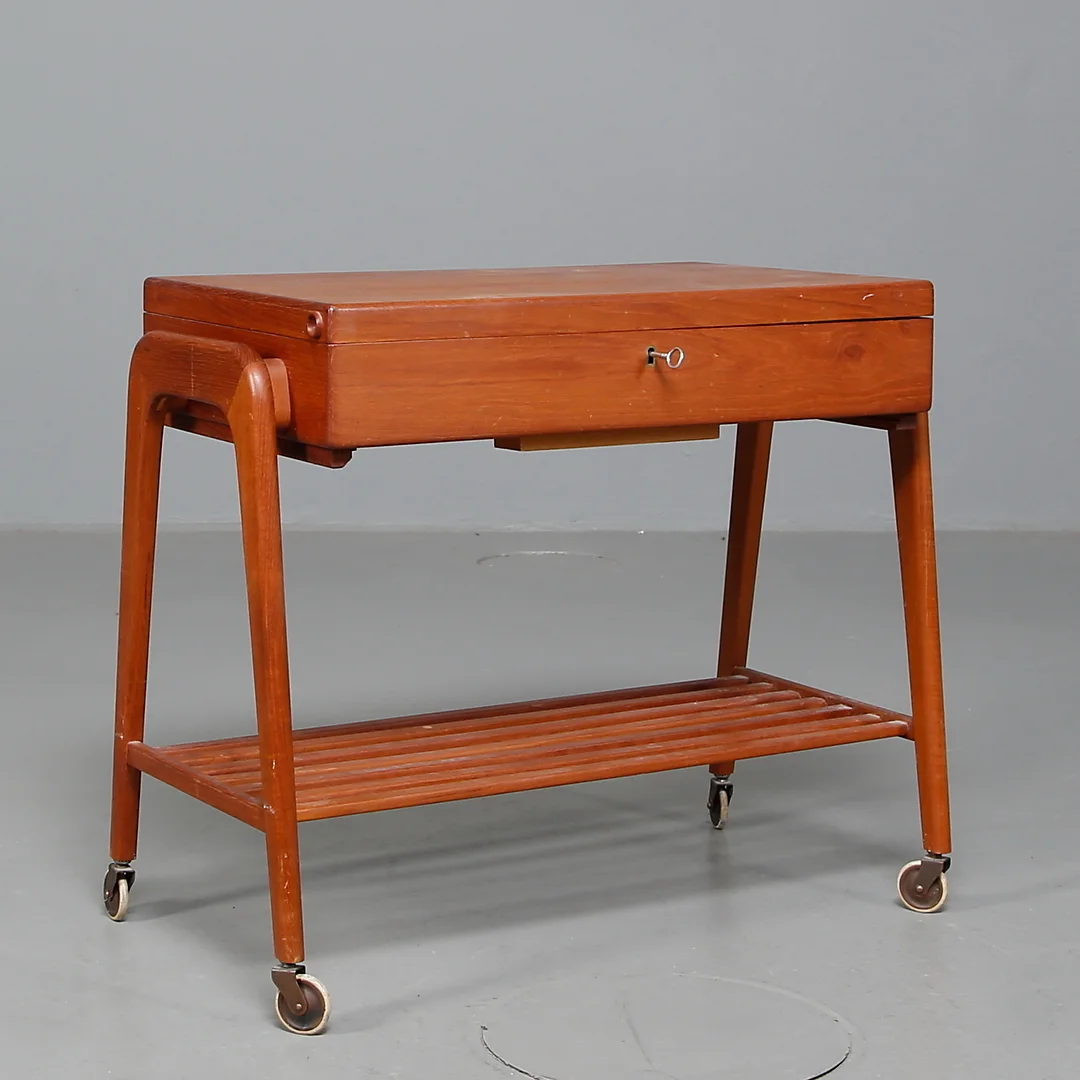 SYBORD, teak, Danmark, 1950/60-tal. — Tables — Garpenhus Auktioner