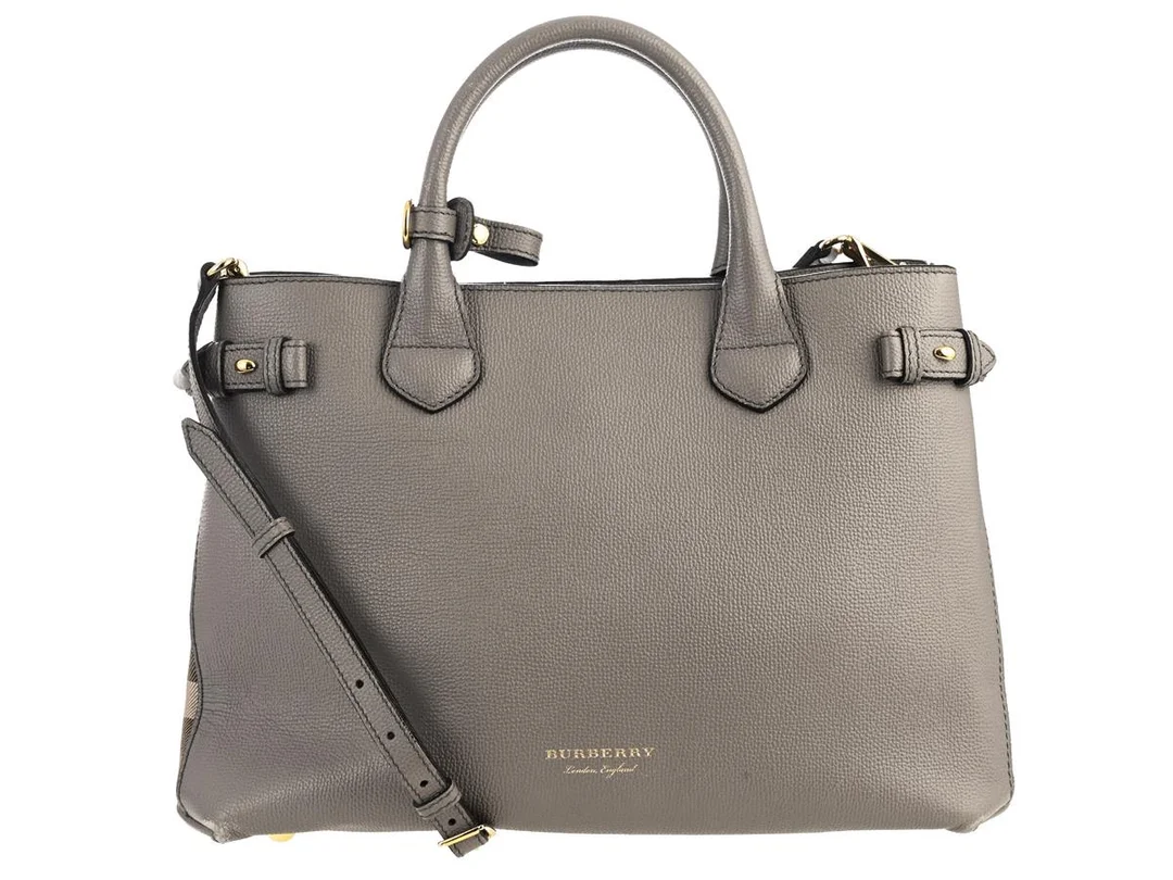 VÄSKA, BURBERRY, grått läder, rutigt tyg, guldfärgade beslag, 36x23,5x15 cm, dustbag. — Accessoarer/Väskor — Kaplans