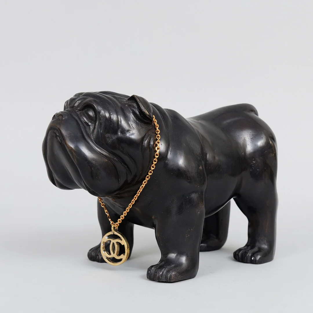 ANDREAS WARGENBRANT. "Super Star Bulldog", patinerad brons, signerad. — Sculptures & Bronzes — Garpenhus Auktioner