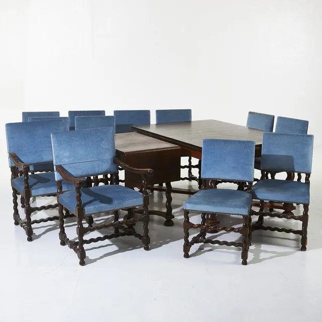 MATSALSGRUPP, 15 dlr, Nordiska Kompaniet, ca 1919, modell "Norrsunda", ek, barockstil, bestående av matbord med utdragbara skivor, 2 karmstolar, 10 stolar med plyschklädsel, sideboard, klaffbord, delvis skyltmärkta.