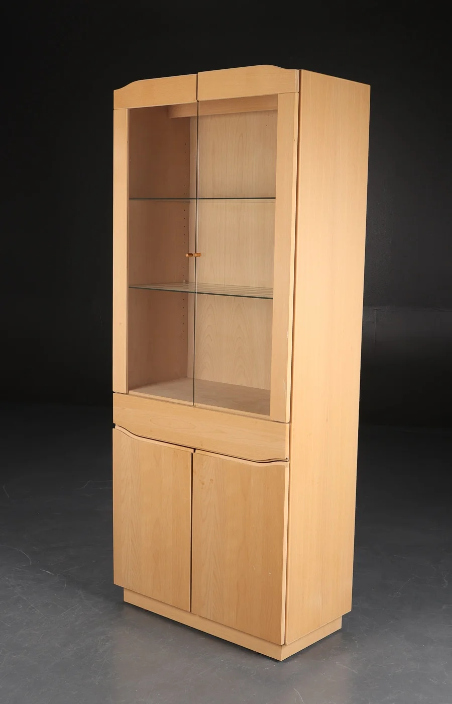 Skovby. Skab med vitrine, bøg — Furniture/Cabinets, chests of drawers — Lauritz