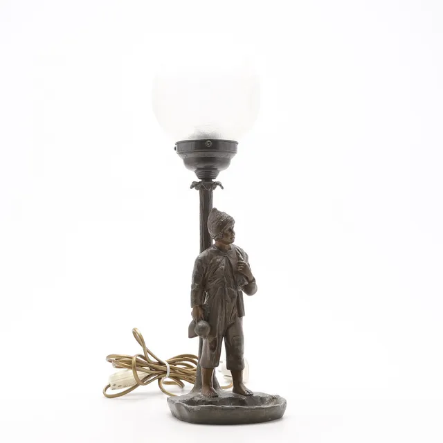 BORDSLAMPA, patinerad metall, 1900-talets första hälft.
