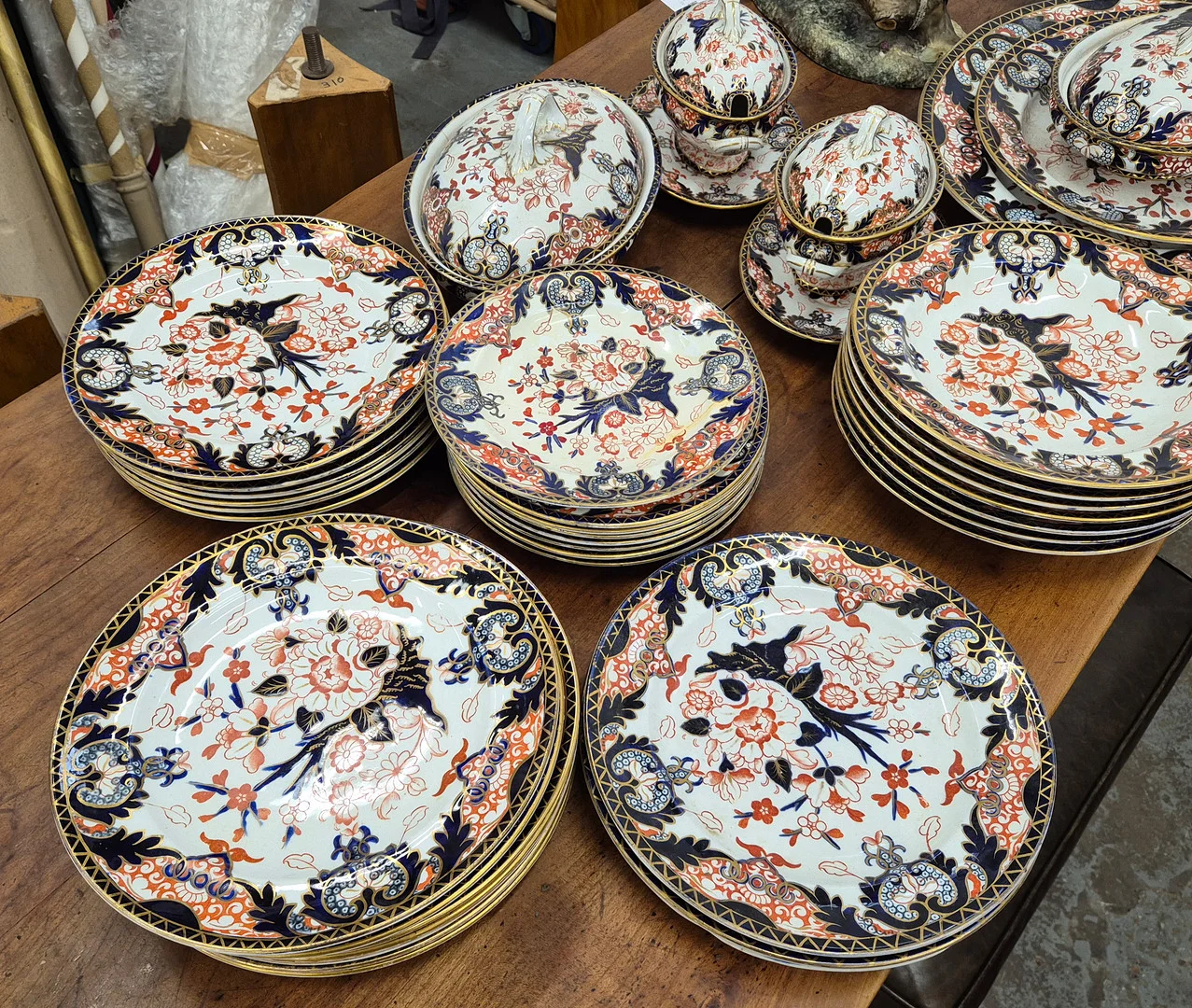 A ROYAL CROWN DERBY PART DINNER SERVICE. — European — Lots Road Auctions