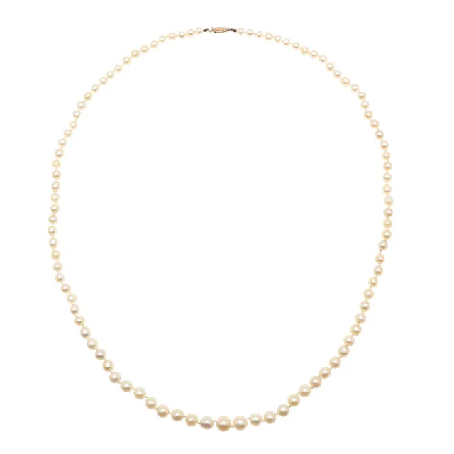 A SINGLE ROW GRADUATED NATURAL PEARL NECKLACE.