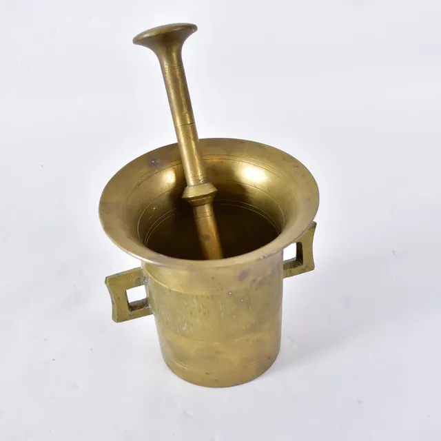 MORTEL MED PISTILL, mässing.