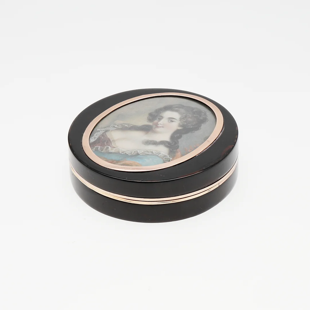French snuff box in tortoiseshell with rose gold mount, circa 1800. — Miscellaneous — Balclis