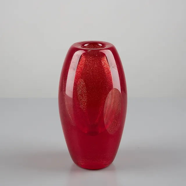 TARMO MAARONEN (1963). VAS, signerad Tarmo Maaronen samt daterad 2003, rött glas.