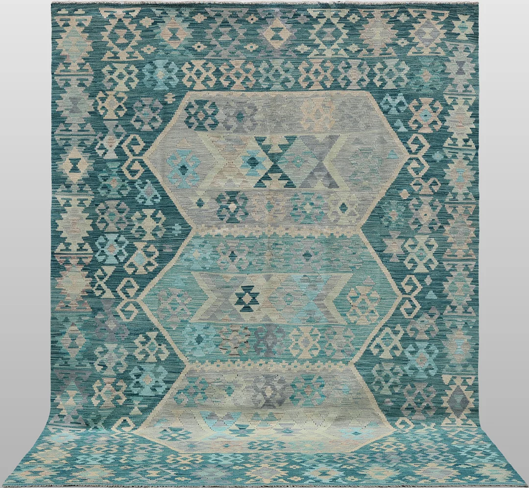 KELIM, klassisk design.-. — Oriental Carpets & Textiles — Kalmar Auktionsverk