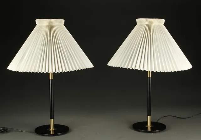 Aage Petersen for Le Klint. Et par bordlamper model 352 (2)