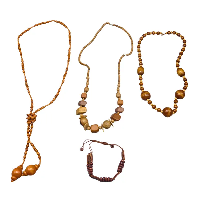 4-TEILIGES SET AUS HOLZPERLENKETTEN UND ARMBAND.