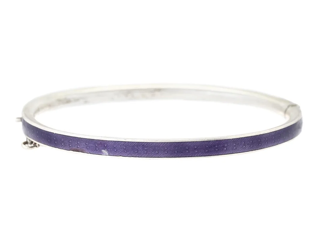 ARMRING, silver, emalj, innermått 5,7 x 5,3 cm, vikt 8,9 g, säkerhetskedja. — Smycken/Armring — Kaplans