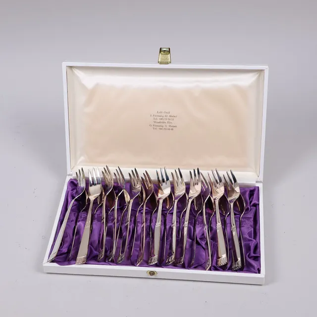 SILVER, "Carl Philip", dessertgafflar och teskedar, 24 delar, total vikt 373 gram.
