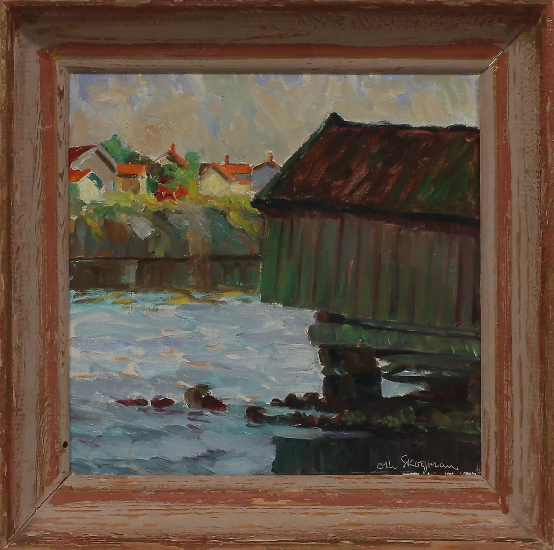 OLLE SKOGMAN. "Simonssons bod" i bohuslänskt fiskesamhälle. Olja på duk, signerad. — Paintings — Göteborgs Auktionsverk