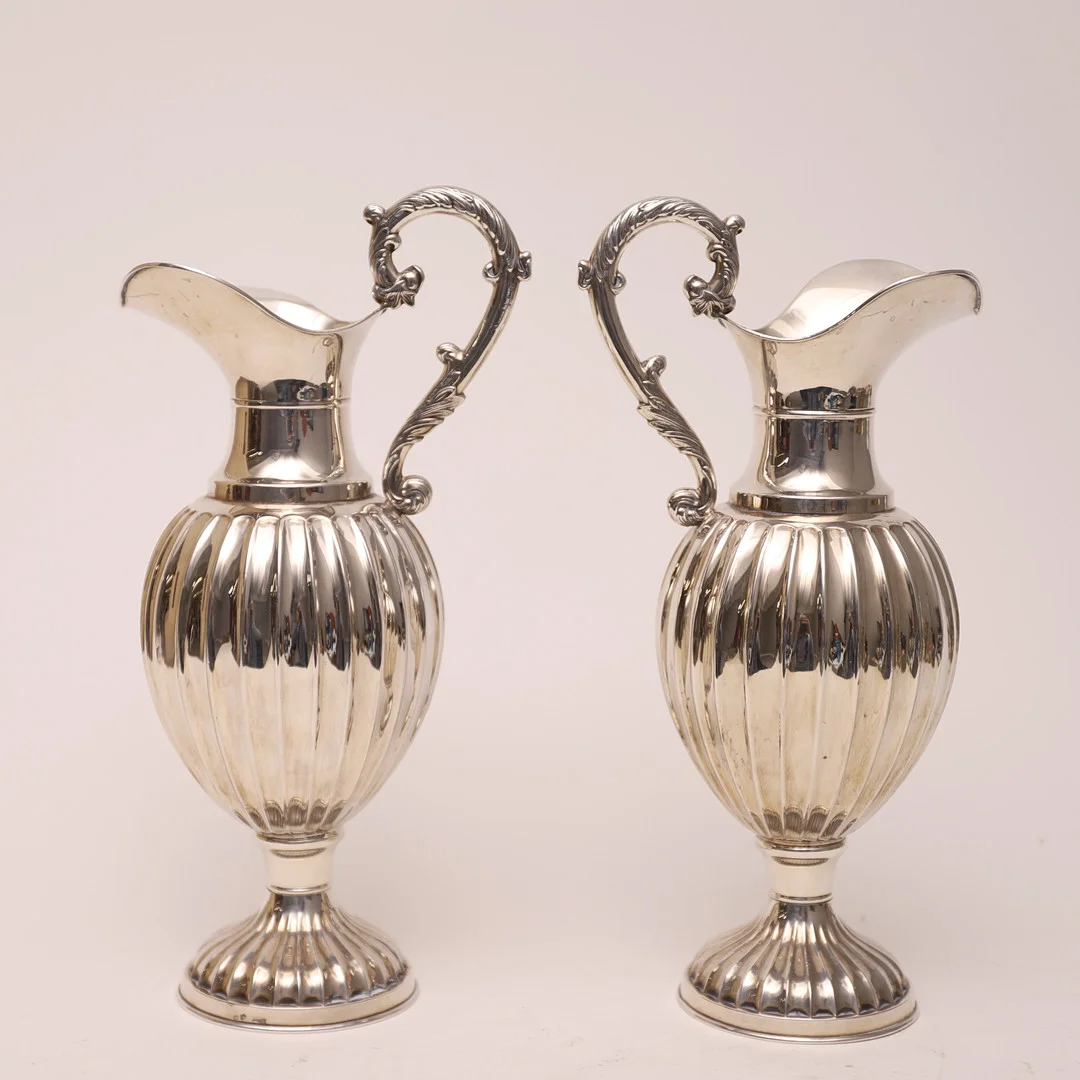 PAREJA DE JARRAS, plata, punzonada, 1.372 gr. — Silver — Barcelona Auctions