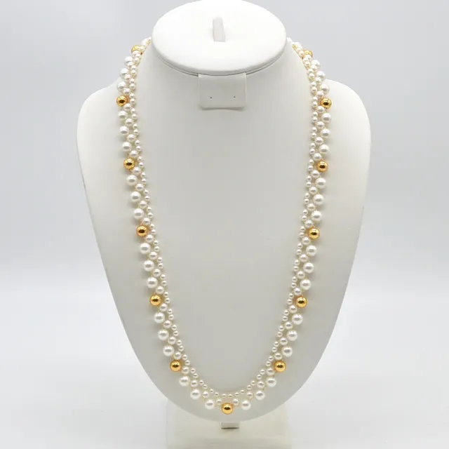 HANDGEMACHTER DESIGNERCOLLIER, PERLEN-IMITAT IN WEISS-GOLD, VINTAGE, CA. 75CM.
