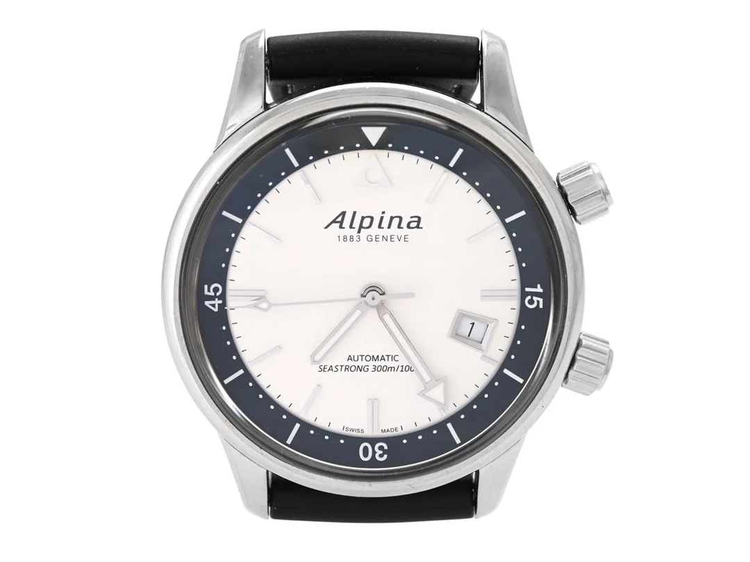 ALPINA, Seastrong, Diver 300 Heritage, Cal AL-525 (SW200), Serie nr. 3407172, Ref nr. AL525S4H6, herrur, 42 mm, stål, automatisk, safirglas, datum, gummiband, originalspänne, cert, februari 2021, box, ytterkartong. — Klockor/Alpina — Kaplans