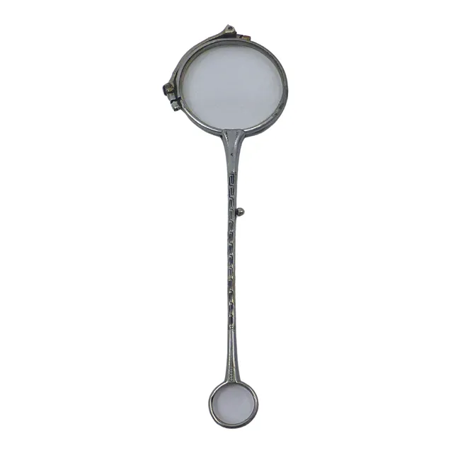 LORGNETTE MIT KLAPPMECHANISMUS.
