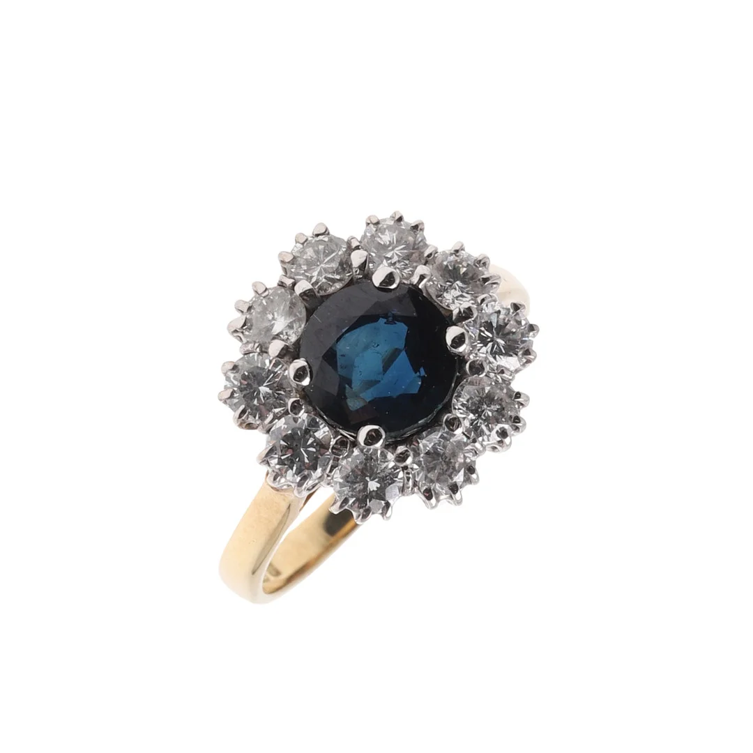 A SAPPHIRE AND DIAMOND CLUSTER RING. — Rings — Lawrences Auctioneers
