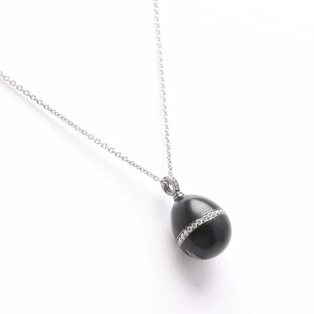 HÄNGE, silver, Obsidian med små diamanter, Fransk stämpel. KEDJA i 18 k vitguld. Vikt ca 4 gram.