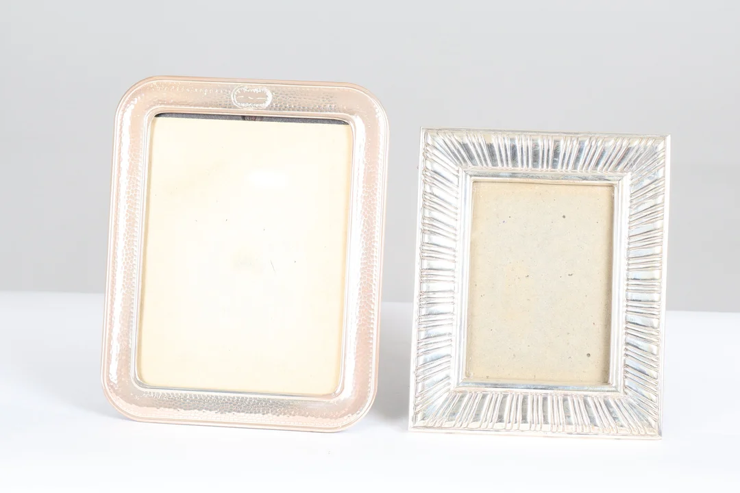 Dos marcos en plata punzonada. — Silver — Barcelona Auctions