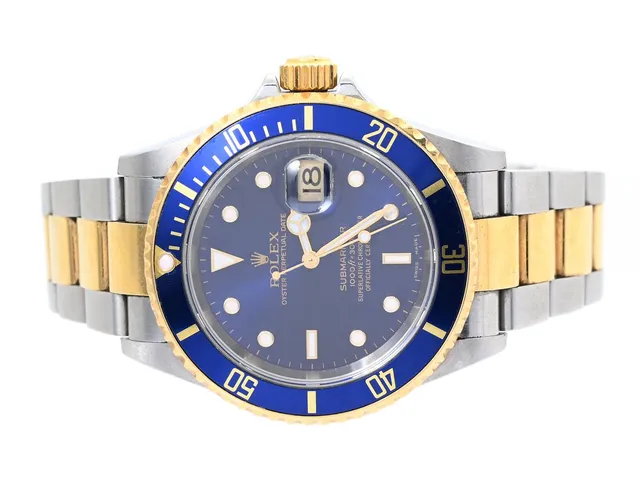 ROLEX, Oyster Perpetual Date, Submariner (1000ft = 300 m, Swiss Made), Chronometer, Ref nr. 16613 T, Serie nr. D483408, Cal 3135, Verk nr. 3 1148729, Boett nr. 2160, herrur, 40 mm, stål/guld, automatisk, safirglas (nagg), datum, defekt (akut servicebehov), Fliplocklänk, viklås, Ref nr. 93253-MA11, cert, december 2006, box, ytterkartong.