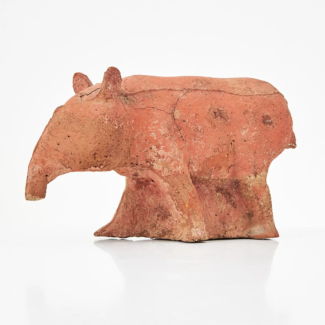 EVERT LINDFORS. Skulptur, i form av tapir, terrakotta, egen verkstad. — Sculptures & Bronzes — Stockholms Auktionsverk Magasin 5