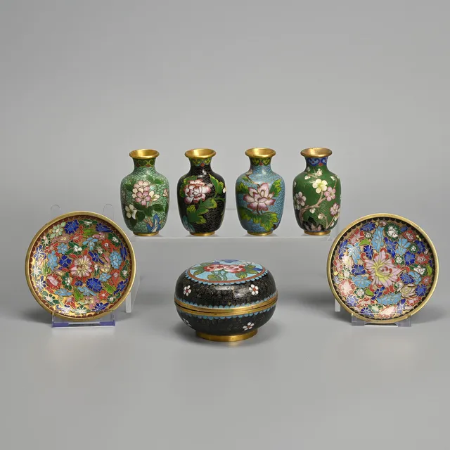 A GROUP OF CHINESE CLOISONNE ENAMEL MINIATURE VASES AND OTHER ITEMS, 20TH CENTURY.