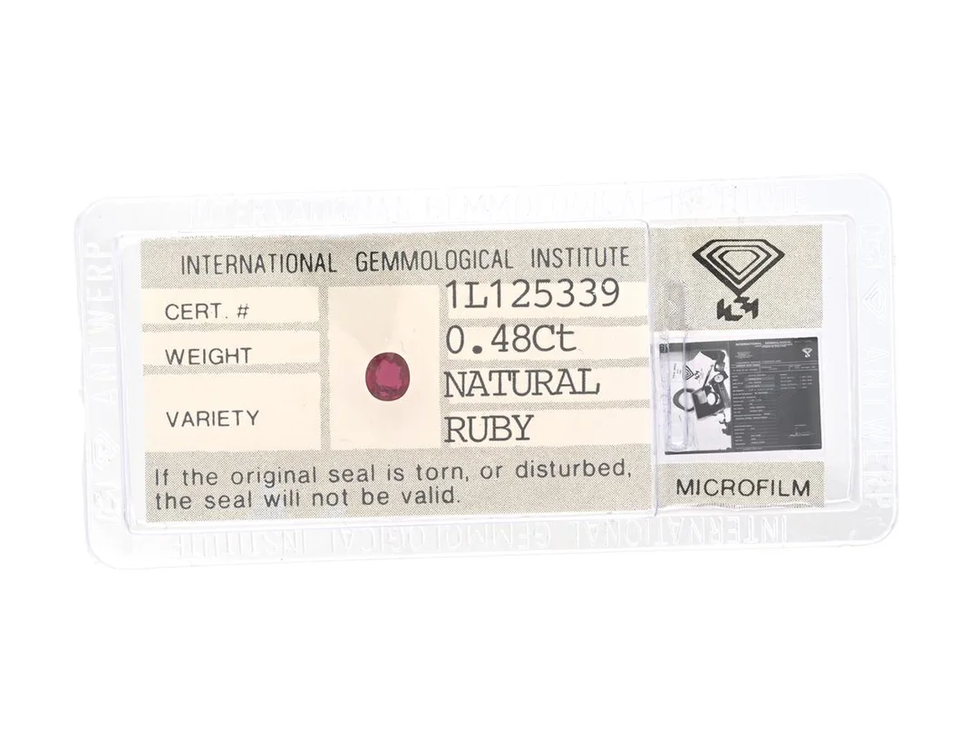 RUBIN, ovalslipad, 0,48 ct, IGI certifikat IL125339, förseglad. — Ädelstenar/Rubiner — Kaplans