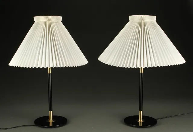 Aage Petersen for Le Klint. Et par bordlamper model 352 (2)
