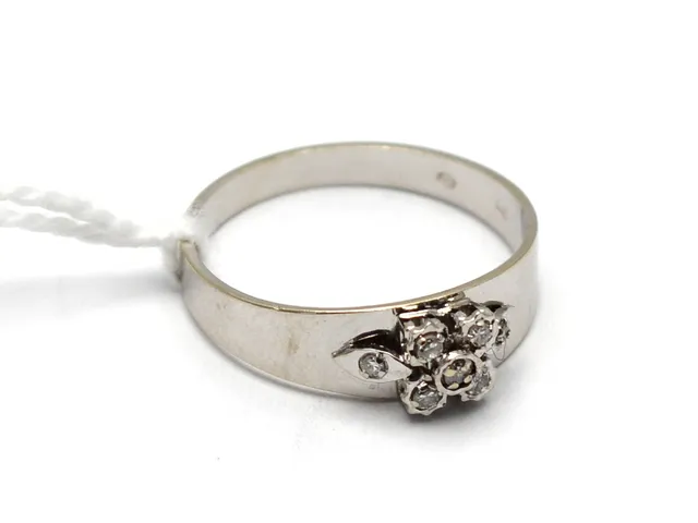 Ring vitguld 18K 2,3g Ø16½ med åttkantslipade diamanter 7xca.0,005ct