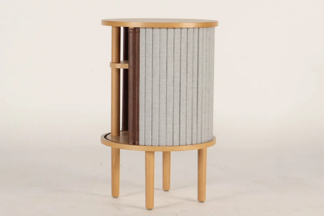 Jonas Søndergaard for Umage. Side table, model Audacious, oak — Furniture/Cabinets, chests of drawers — Lauritz