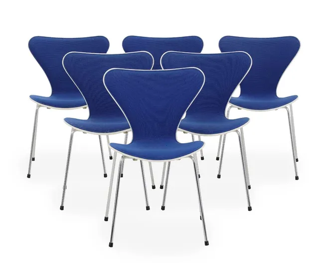 “The Seven”. Set of six chairs with steel frame. Interior seat and back upholstered with blue wool. Model 3107. Designed 1955. Manufactured and marked by Fritz Hansen. (6)